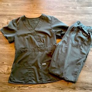 Greys anatomy scrubs, by Barco. Scrub set.